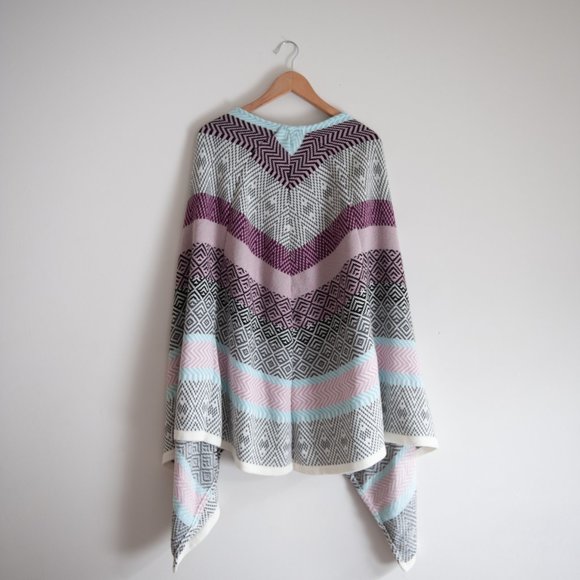 BCBG | SWEATER SHRUG - Picture 2 of 6